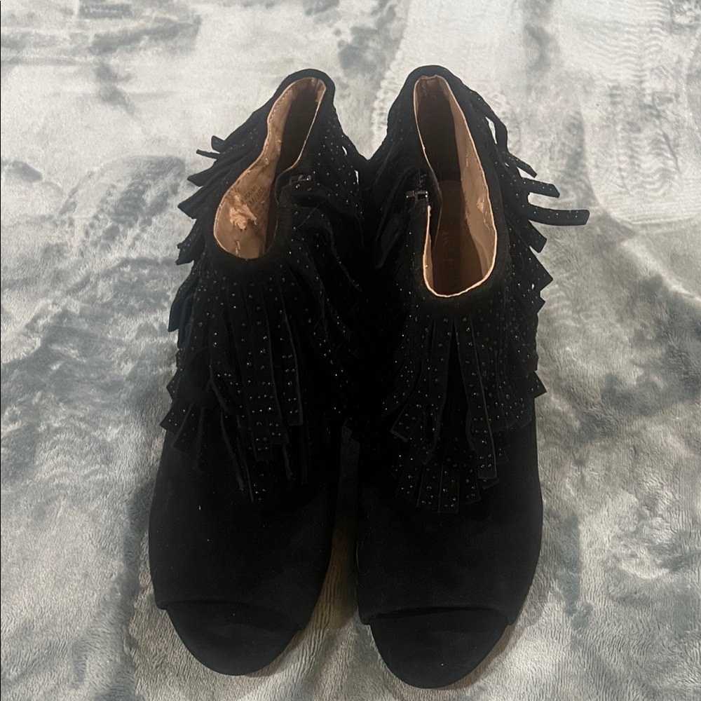 BCBG Vero Cuoio Black Ankle Booties with Fringe